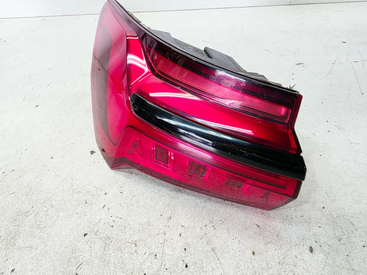 LAMPA LEWY TYŁ W BŁOTNIK LED AUDI A6 C8 SEDAN AVANT 4K5945223A 4K5945091D