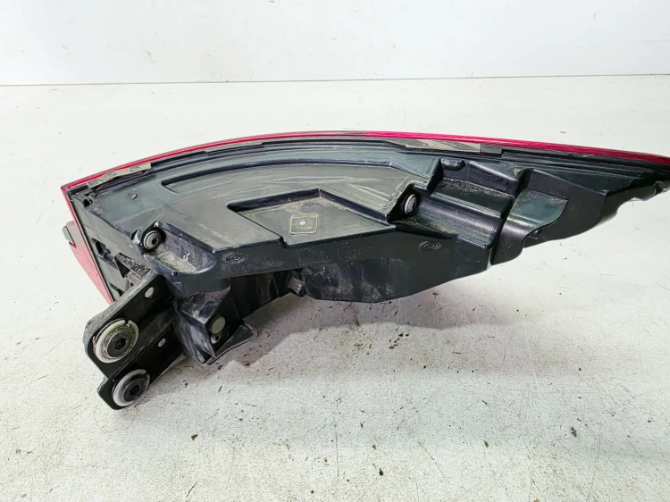 LAMPA LEWY TYŁ W BŁOTNIK LED AUDI A6 C8 SEDAN AVANT 4K5945223A 4K5945091D