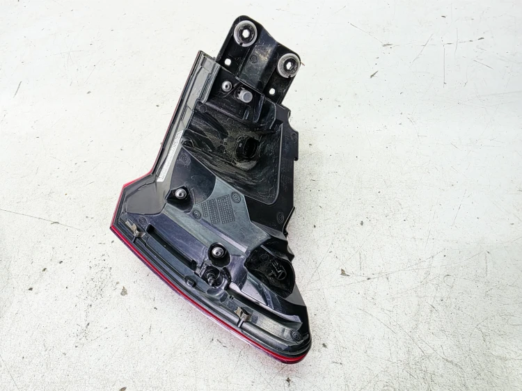 LAMPA LEWY TYŁ W BŁOTNIK LED AUDI A6 C8 SEDAN AVANT 4K5945223A 4K5945091D