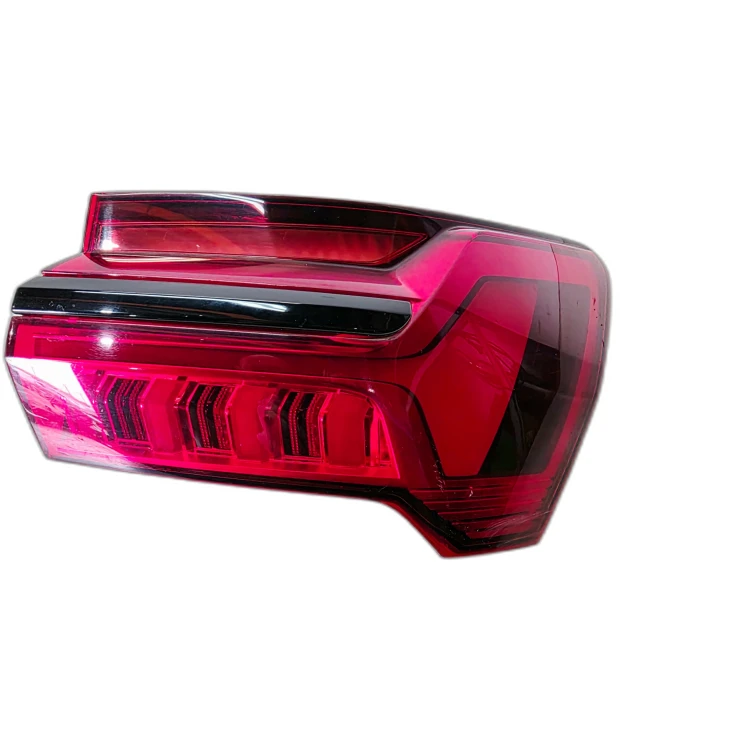 LAMPA PRAWY TYŁ W BŁOTNIK LED AUDI A6 C8 SEDAN AVANT 4K5945224A 4K5945092D