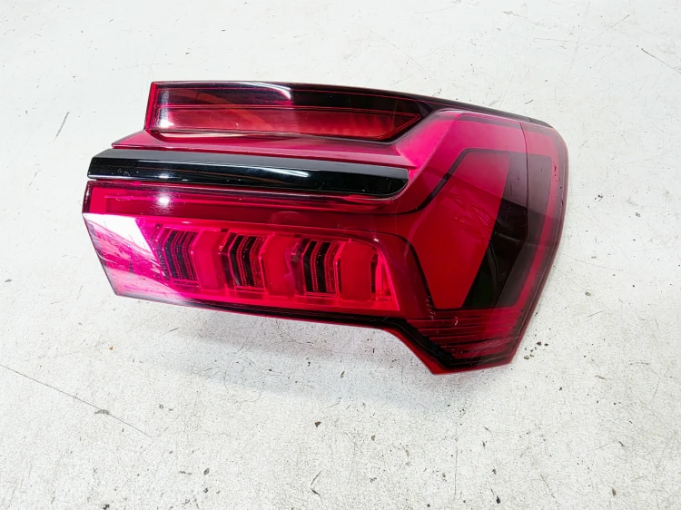 LAMPA PRAWY TYŁ W BŁOTNIK LED AUDI A6 C8 SEDAN AVANT 4K5945224A 4K5945092D