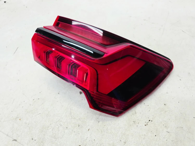 LAMPA PRAWY TYŁ W BŁOTNIK LED AUDI A6 C8 SEDAN AVANT 4K5945224A 4K5945092D
