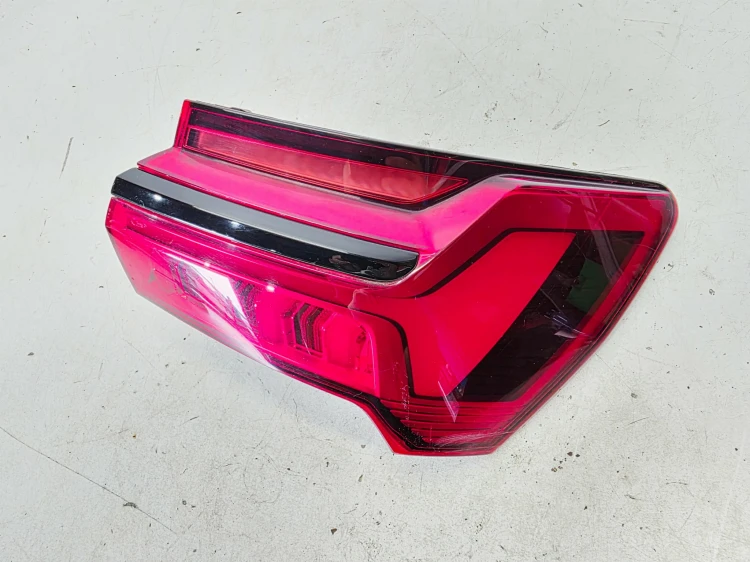 LAMPA PRAWY TYŁ W BŁOTNIK LED AUDI A6 C8 SEDAN AVANT 4K5945224A 4K5945092D