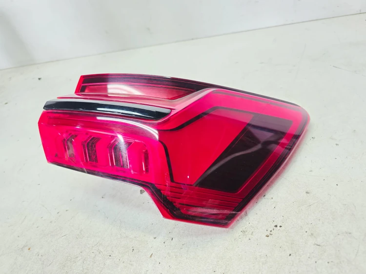 LAMPA PRAWY TYŁ W BŁOTNIK LED AUDI A6 C8 SEDAN AVANT 4K5945224A 4K5945092D