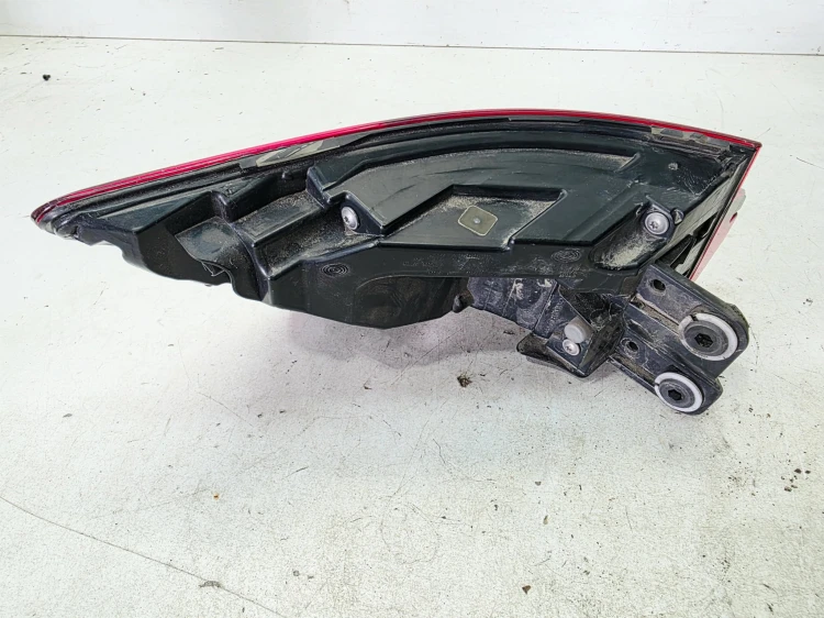 LAMPA PRAWY TYŁ W BŁOTNIK LED AUDI A6 C8 SEDAN AVANT 4K5945224A 4K5945092D