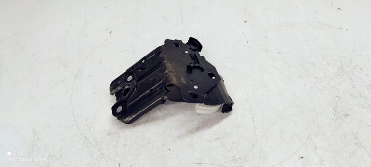 ZAMEK KLAPY TYŁ AUDI A3 A4 B8 A5 A6 Q7 8P4827505C