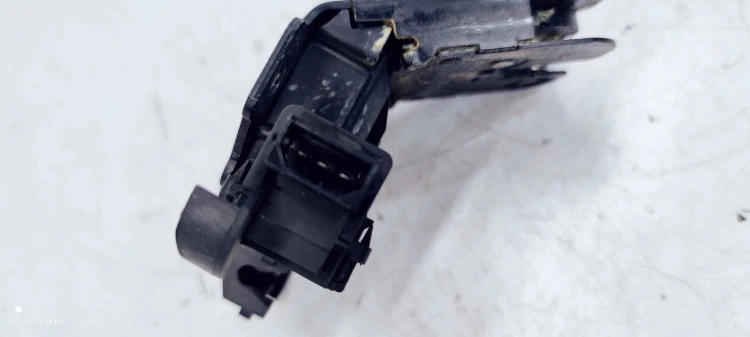 ZAMEK KLAPY TYŁ AUDI A3 A4 B8 A5 A6 Q7 8P4827505C