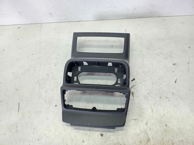 OSŁONA ZAŚLEPKA TUNELU ŚRODKOWEGO TYŁ AUDI Q7 4M 4M0864147A