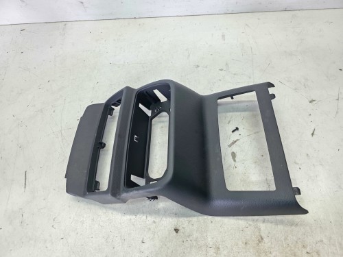 OSŁONA ZAŚLEPKA TUNELU ŚRODKOWEGO TYŁ AUDI Q7 4M 4M0864147A