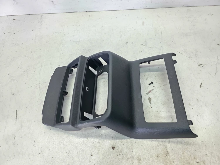 OSŁONA ZAŚLEPKA TUNELU ŚRODKOWEGO TYŁ AUDI Q7 4M 4M0864147A
