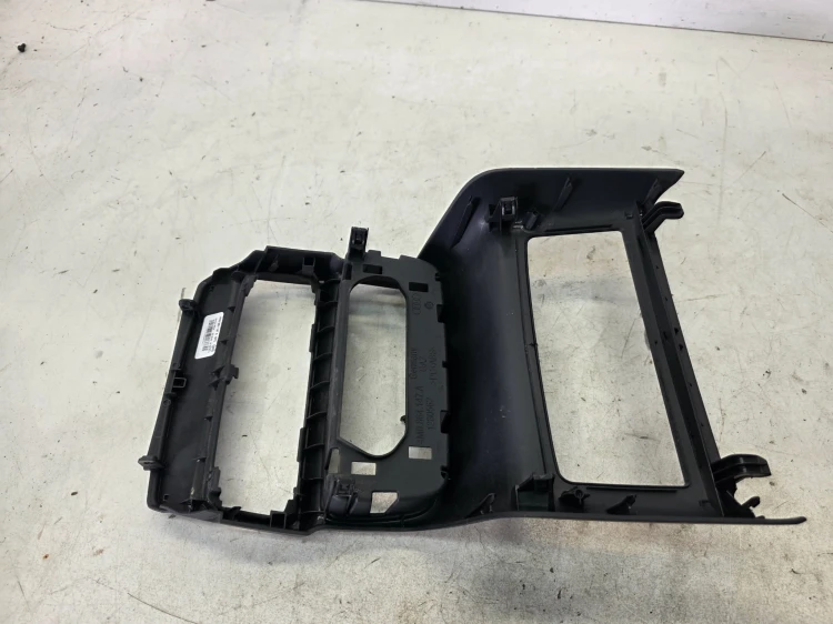 OSŁONA ZAŚLEPKA TUNELU ŚRODKOWEGO TYŁ AUDI Q7 4M 4M0864147A