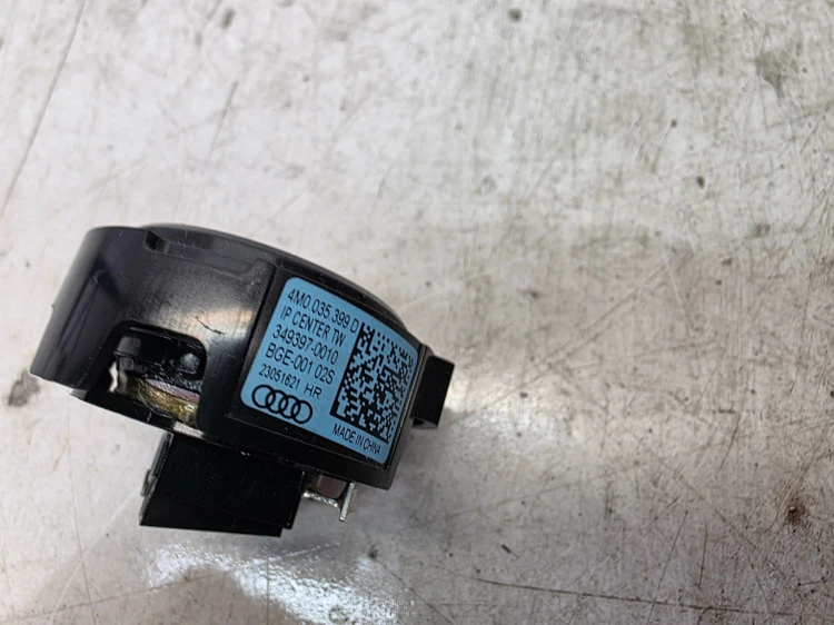 GŁOŚNIK WYSOKOTONOWY DESKI AUDI Q7 4M 4M0035399D BOSE