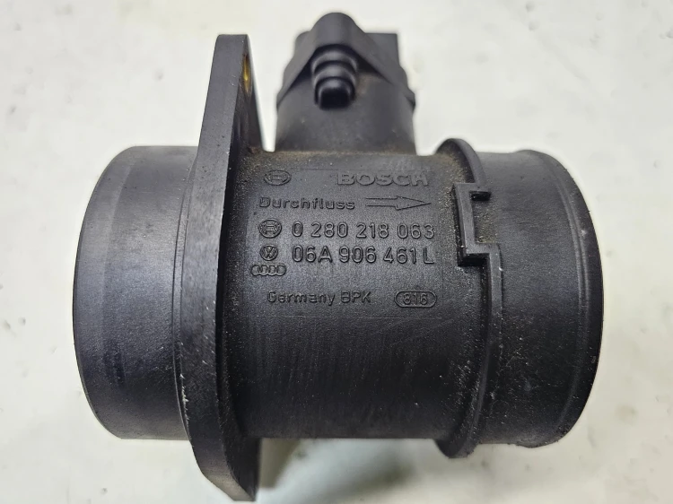PRZEPŁYWOMIERZ AUDI A4 B6 B7 A3 8L VW 1.8 TURBO 06A906461L