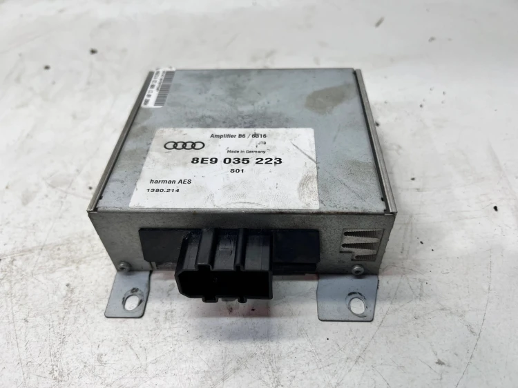 WZMACNIACZ SUBWOOFER AUDI A4 B7 8E9035223