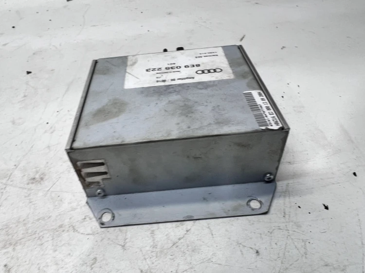 WZMACNIACZ SUBWOOFER AUDI A4 B7 8E9035223