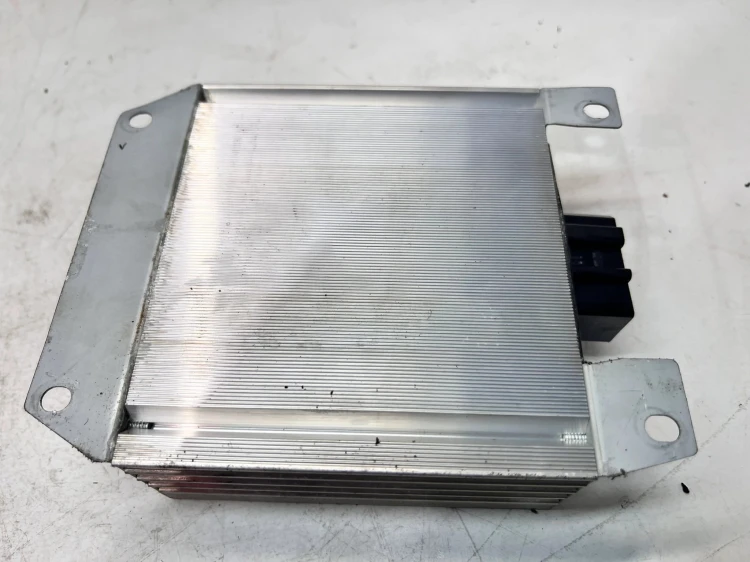 WZMACNIACZ SUBWOOFER AUDI A4 B7 8E9035223