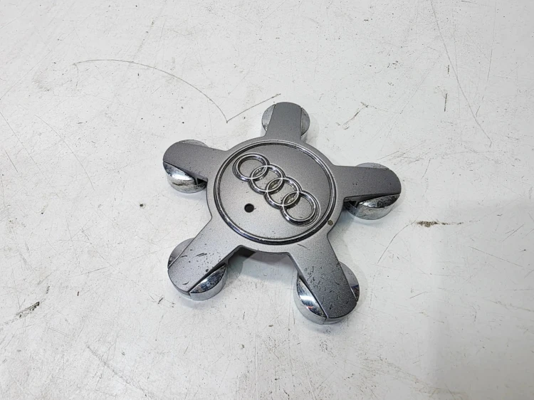 KOŁPAK DEKIELEK FELGI ALUMINIOWEJ AUDI A1 8X 8X0601165