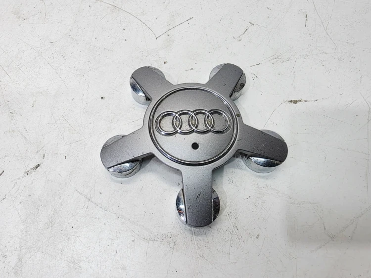 KOŁPAK DEKIELEK FELGI ALUMINIOWEJ AUDI A1 8X 8X0601165