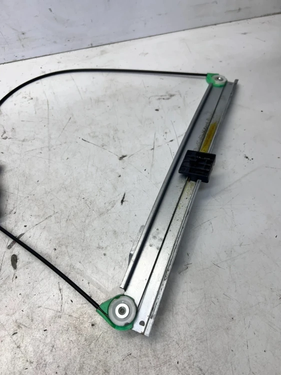 MECHANIZM SZYBY LEWY PRZÓD AUDI A4 B6 B7 ZAMIENNNIK MAGNETI MARELLI
