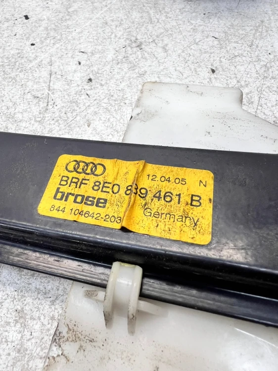MECHANIZM SZYBY LEWY TYŁ AUDI A4 B6 B7 8E0839461B