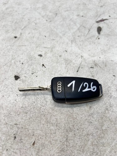 KLUCZYK PILOT SCYZORYK AUDI A4 B7 8E0837220E 1/26