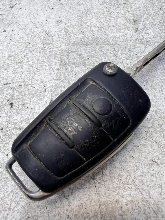 KLUCZYK PILOT SCYZORYK AUDI A4 B7 8E0837220E 1/26