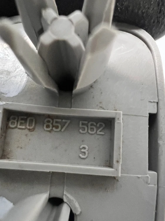 UCHWYT HACZYK OSŁONY AUDI A4 B6 SZARY 8E0857562 1/26