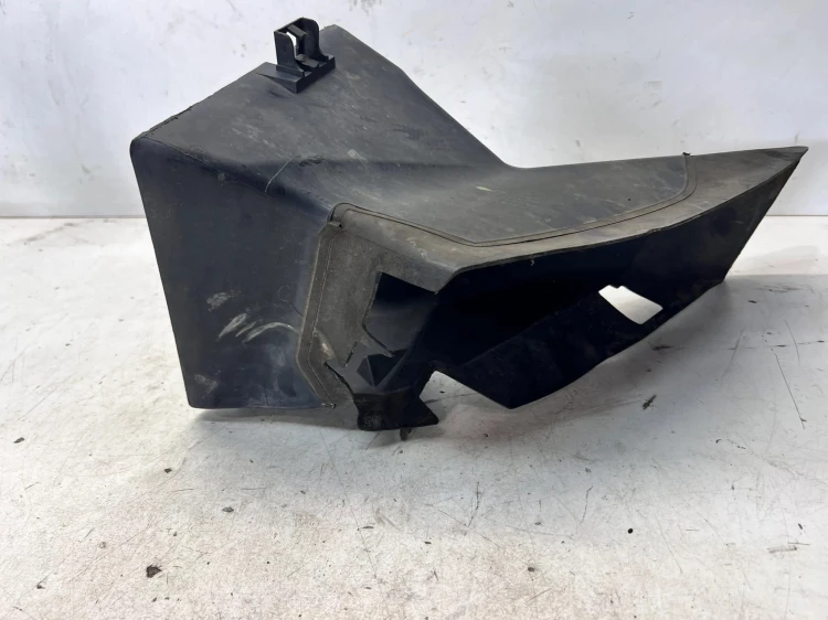 KIEROWNICA POWIETRZA LEWA AUDI A4 B7 2.0 TFSI 8E0117335K