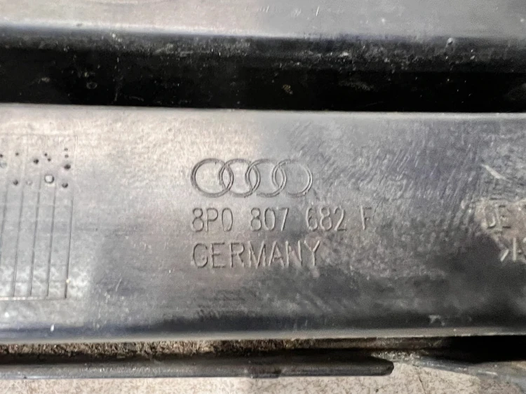 KRATKA ATRAPA ZDERZAKA PRAWY PRZÓD AUDI A3 8P 8P0807682F