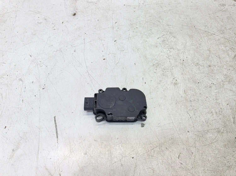 SILNICZEK NASTAWCZY ŻALUZJI CHŁODNICY AUDI Q4 E-TRON 1EA965501A