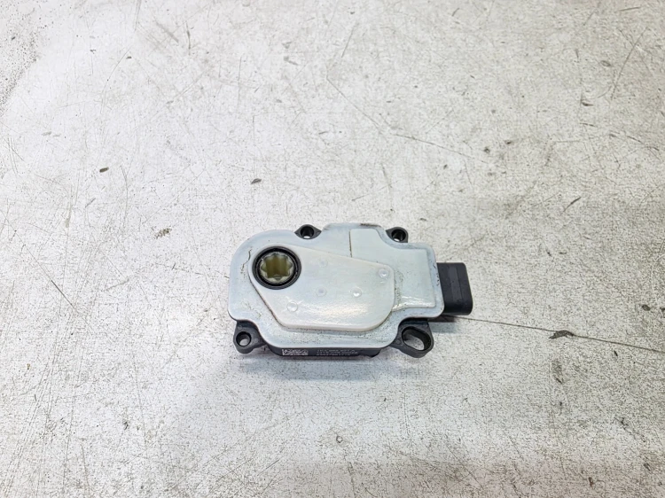 SILNICZEK NASTAWCZY ŻALUZJI CHŁODNICY AUDI Q4 E-TRON 1EA965501A