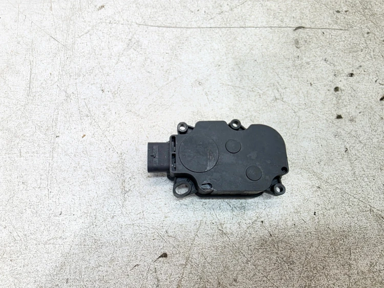SILNICZEK NASTAWCZY ŻALUZJI CHŁODNICY AUDI Q4 E-TRON 1EA965501A