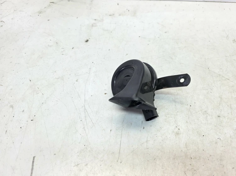 KLAKSON SYGNAŁ LOW LEWY AUDI Q4 E-TRON 8X0951221A 11A951107