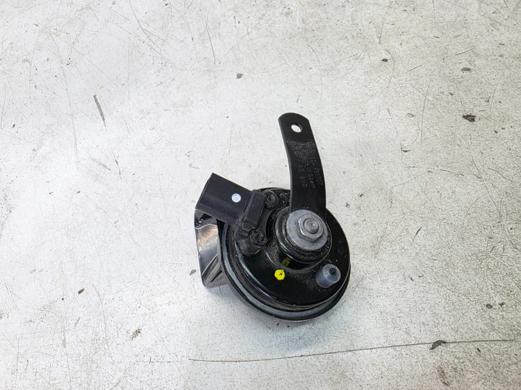 KLAKSON SYGNAŁ LOW LEWY AUDI Q4 E-TRON 8X0951221A 11A951107