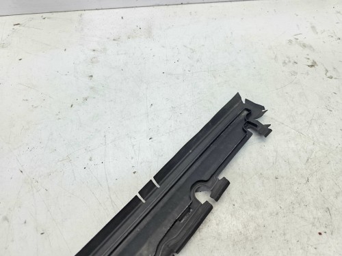 WLOT KIEROWNICA POWIETRZA PASA AUDI A6 C8 4K0121285