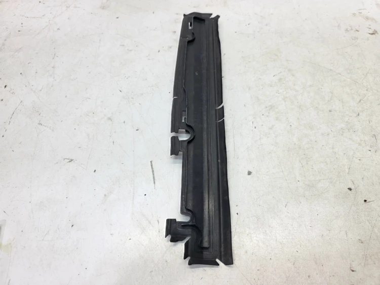 WLOT KIEROWNICA POWIETRZA PASA AUDI A6 C8 4K0121285