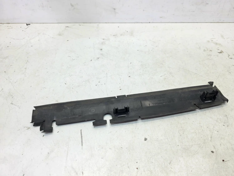 WLOT KIEROWNICA POWIETRZA PASA AUDI A6 C8 4K0121285