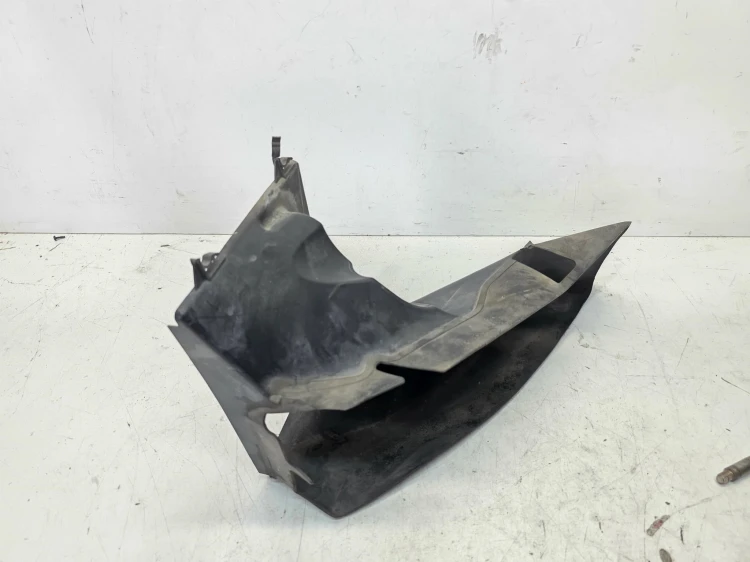 KIEROWNICA POWIETRZA PRAWA AUDI A4 B7 3.0 TDI 8E0117336J