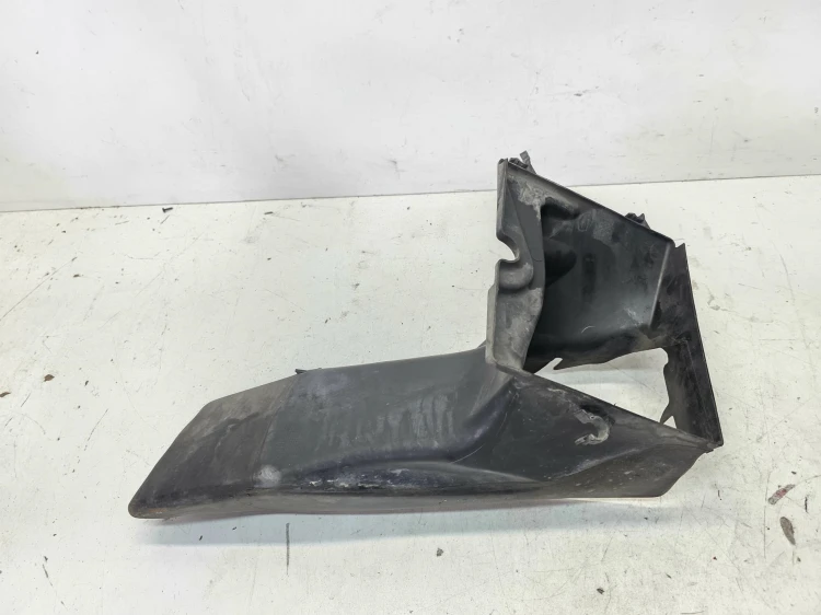 KIEROWNICA POWIETRZA PRAWA AUDI A4 B7 3.0 TDI 8E0117336J