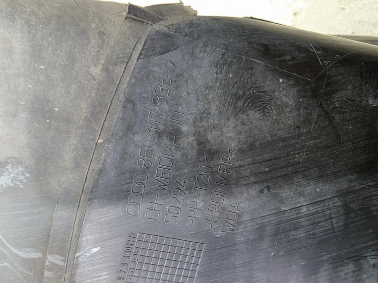 KIEROWNICA POWIETRZA PRAWA AUDI A4 B7 3.0 TDI 8E0117336J