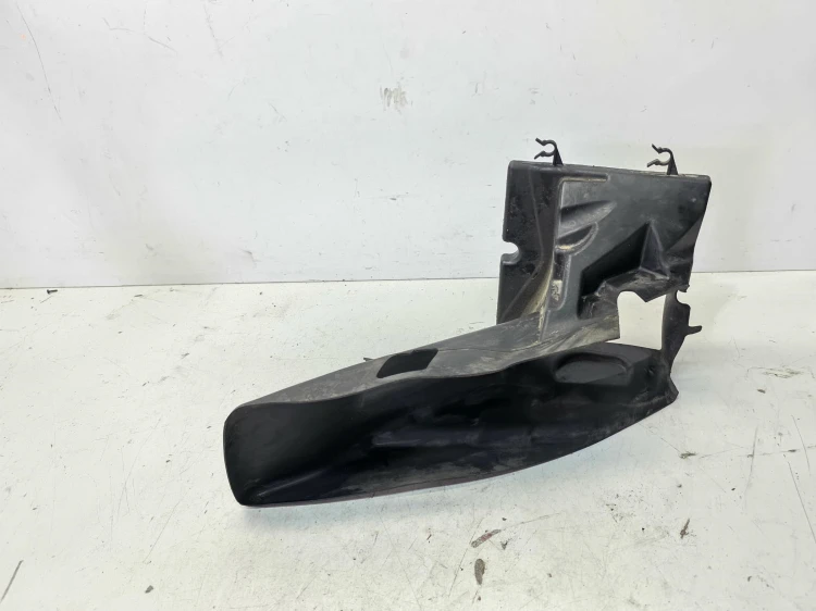 KIEROWNICA POWIETRZA LEWA AUDI A4 B7 3.0 TDI 8E0117335Q