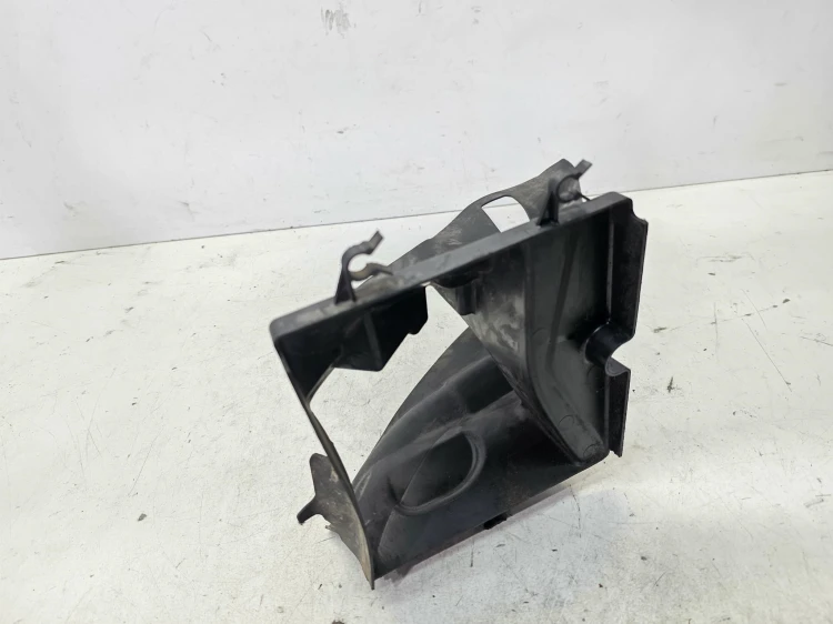 KIEROWNICA POWIETRZA LEWA AUDI A4 B7 3.0 TDI 8E0117335Q