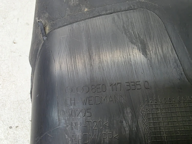 KIEROWNICA POWIETRZA LEWA AUDI A4 B7 3.0 TDI 8E0117335Q