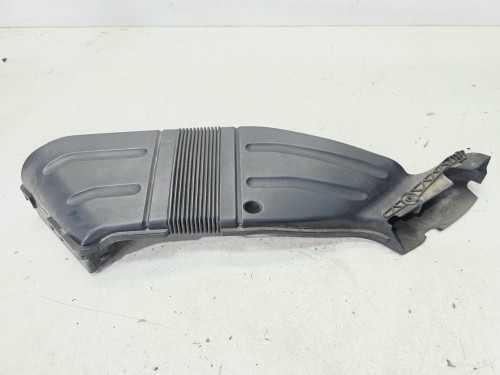 WLOT DOLOT POWIETRZA Z PASA PRZEDNIEGO AUDI A4 B7 8E0129618H 8E0129617D