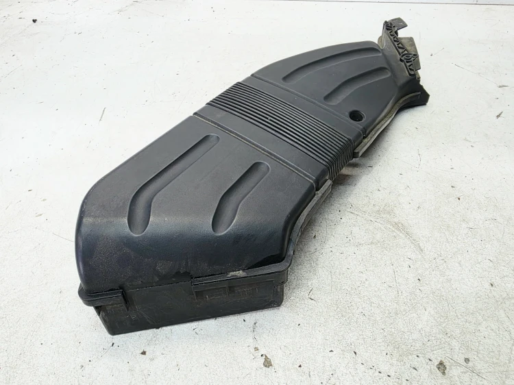 WLOT DOLOT POWIETRZA Z PASA PRZEDNIEGO AUDI A4 B7 8E0129618H 8E0129617D