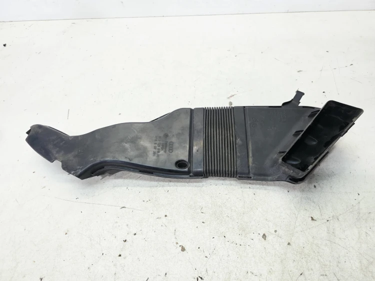 WLOT DOLOT POWIETRZA Z PASA PRZEDNIEGO AUDI A4 B7 8E0129618H 8E0129617D