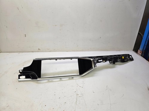 DEKOR KONSOLI DESKI PRAWY AUDI Q3 F3 83B853190A