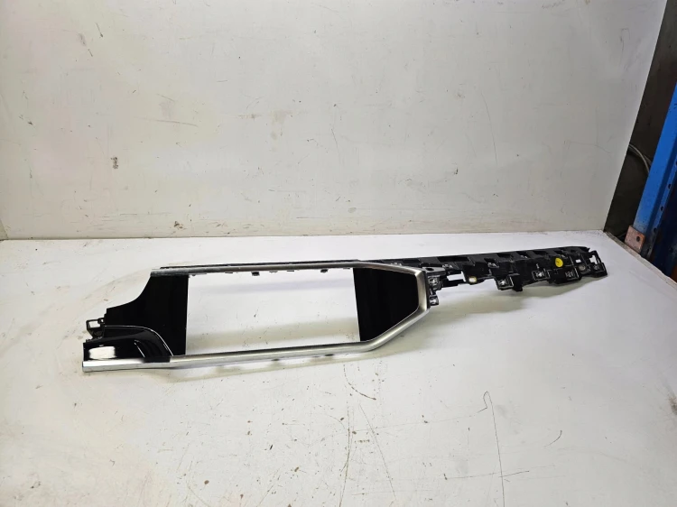DEKOR KONSOLI DESKI PRAWY AUDI Q3 F3 83B853190A