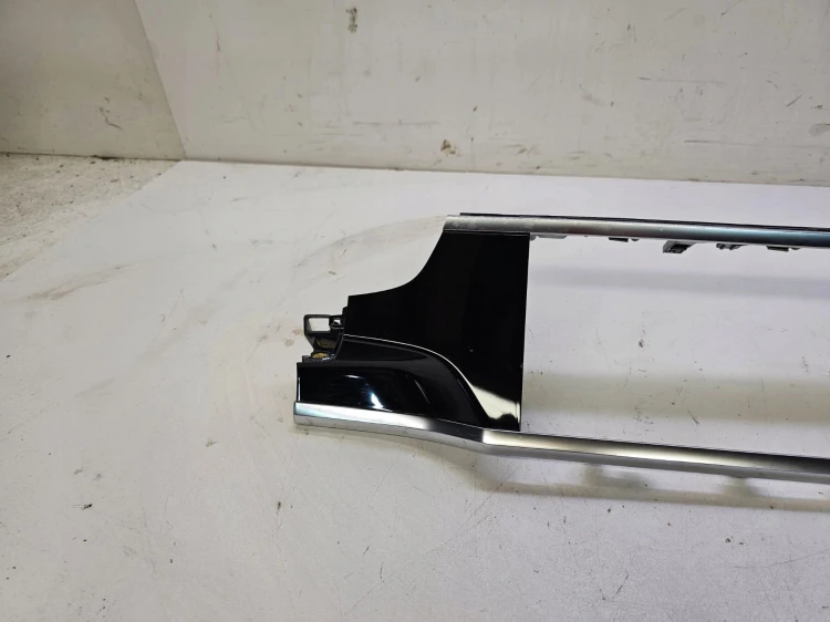 DEKOR KONSOLI DESKI PRAWY AUDI Q3 F3 83B853190A