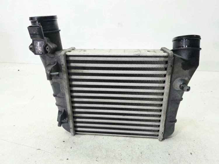 CHŁODNICA POWIETRZA INTERCOOLER LEWY AUDI A4 B7 2.0 TFSI 8E0145805AA 2/26